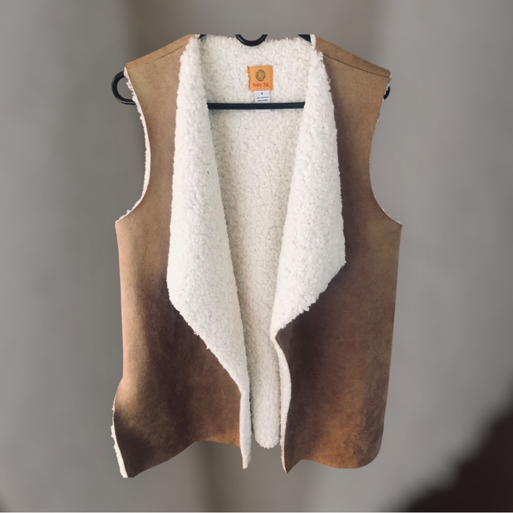 Ruby Rd Suede look/Sherpa look lined‎ vest. Small